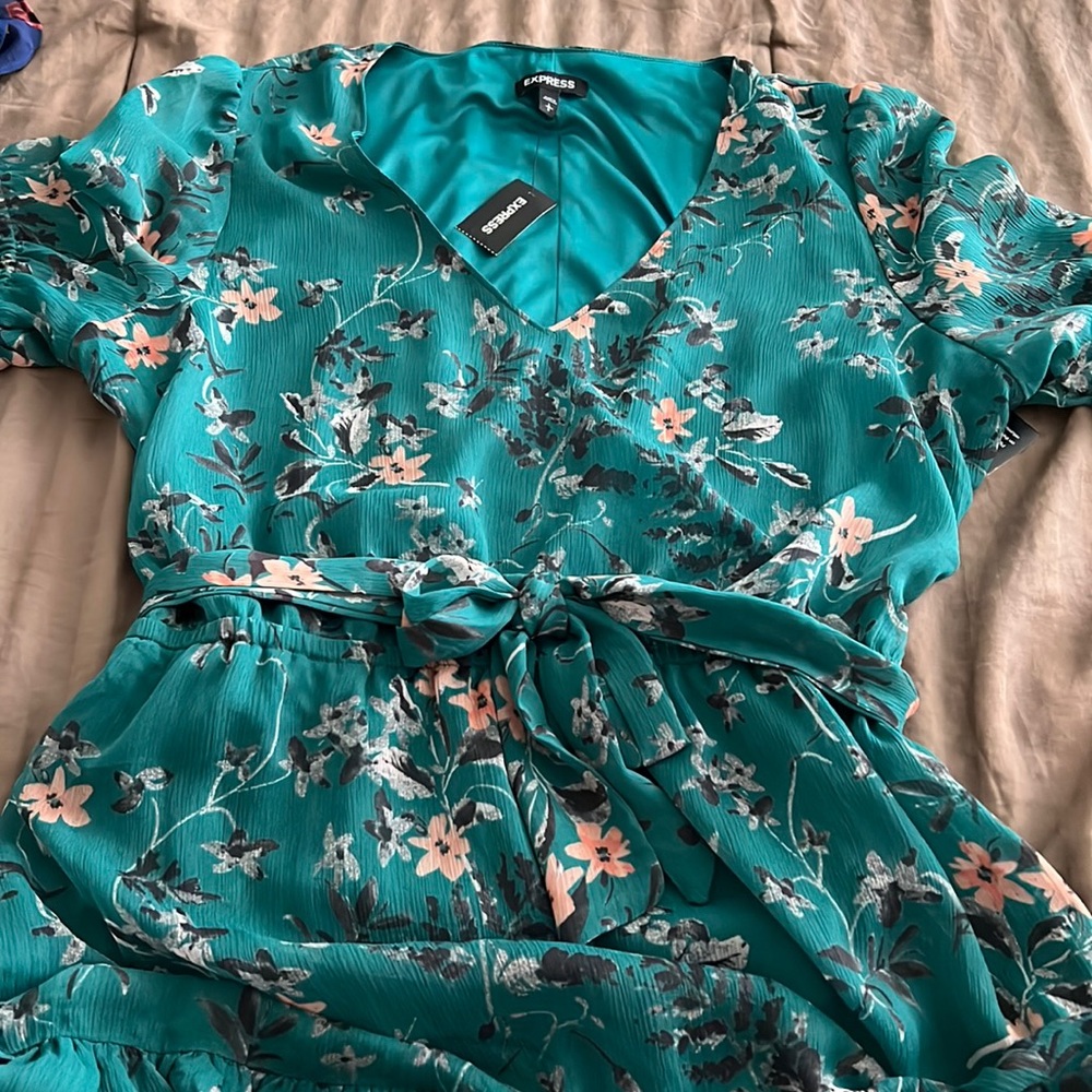 Floral Elastic Waist Ruffle Hem Mini Dress from Express ✨✨ Brand New